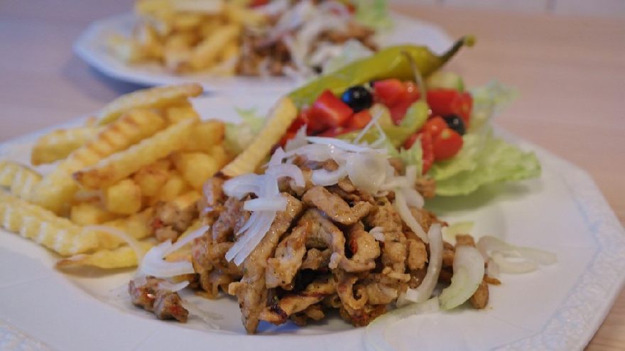 Restaurant Imbiss Saloniki Grill mit Lieferservice in Bottrop mit gutes griechisches Essen und Gyros 